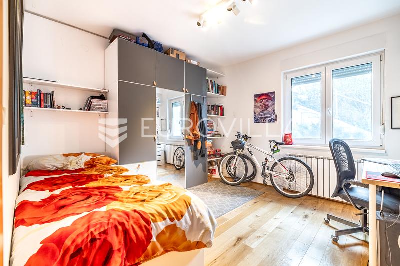 Zagreb, Šestine, five-room apartment with a view of greenery, a garage, and an additional apartment - 11