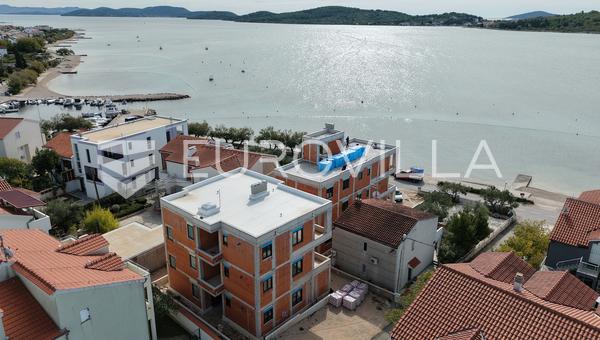 Vodice, YENİ YAPI, birinci katta iki yatak odalı daire, denize ikinci sıra, 109,86 m²