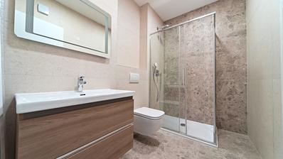 Osijek, Donji Grad, Moderne toromsleilighet, 111 m² med to private parkeringsplasser