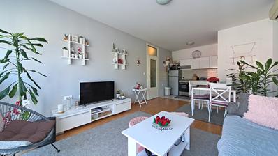 Osijek, Gornji grad, prodaja namještenog dvosobnog stana u novijoj zgradi, površine 47,36 m²