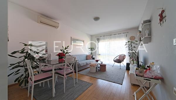 Osijek, şehir merkezi, satılık zarif tek yatak odalı daire, toplam alanı 47,36 m²