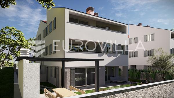 Ciudad de Cres, Centro, lujoso apartamento de dos dormitorios en planta baja de 126 m², excelente ubicación