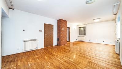 Zagreb, Lučko, obiteljska kuća s dva stana na parceli površine 1848 m²