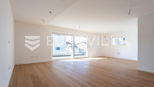 Vodice, OBRA NUEVA, amplio apartamento en el centro de la ciudad, 131,62 m²
