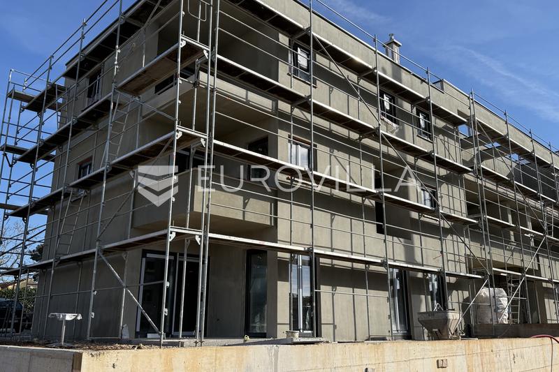 Pula, wider center - modern two-bedroom apartment in a new building, central gas heat,1st floor,58 m²
