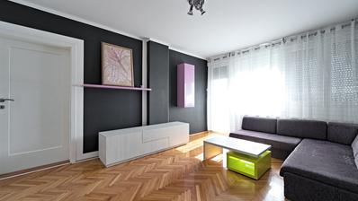 Osijek, Gornji Grad - Appartement de deux chambres entièrement rénové et meublé avec loggia
