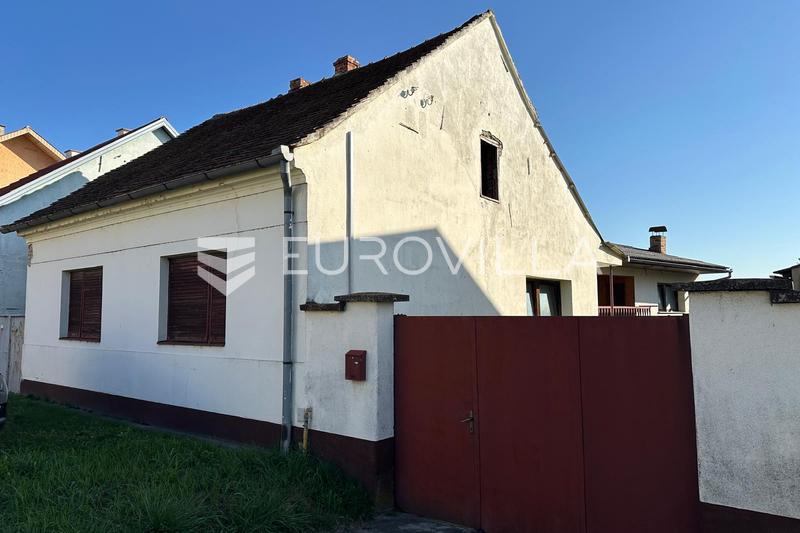 Pozega, casa familiar de 125 m² com anexos e um jardim verde - 3