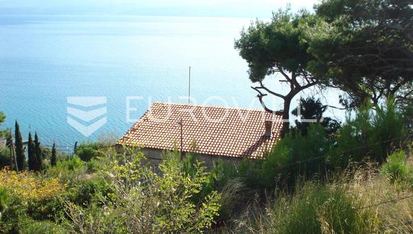 Omis, Jesenice, casa de piedra para reformar con hermosas vistas al mar