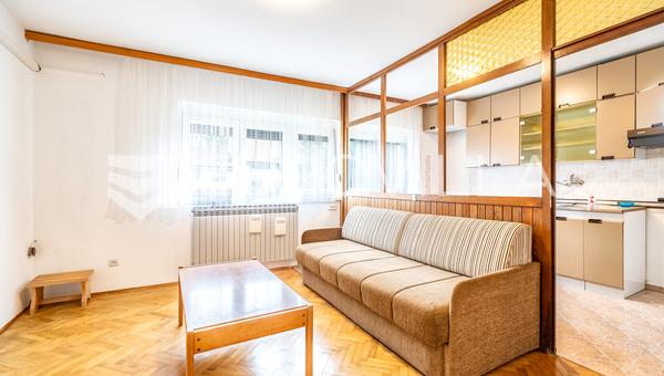 Zagreb, Zvijezda, Mlinarska, trosoban stan na drugom katu odlično održavane zgrade, 54 m²