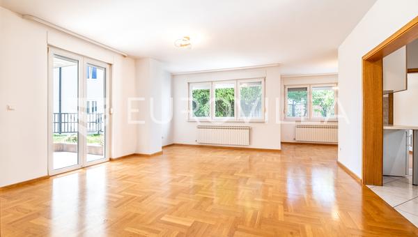 Zagabria, Sveti Duh, bellissimo appartamento quadrilocale con giardino di 120 m²