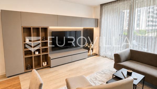 Zagreb, Heinzelova, VMD, neljän huoneen huoneisto 109 m², 2 autotallipaikkaa, varasto