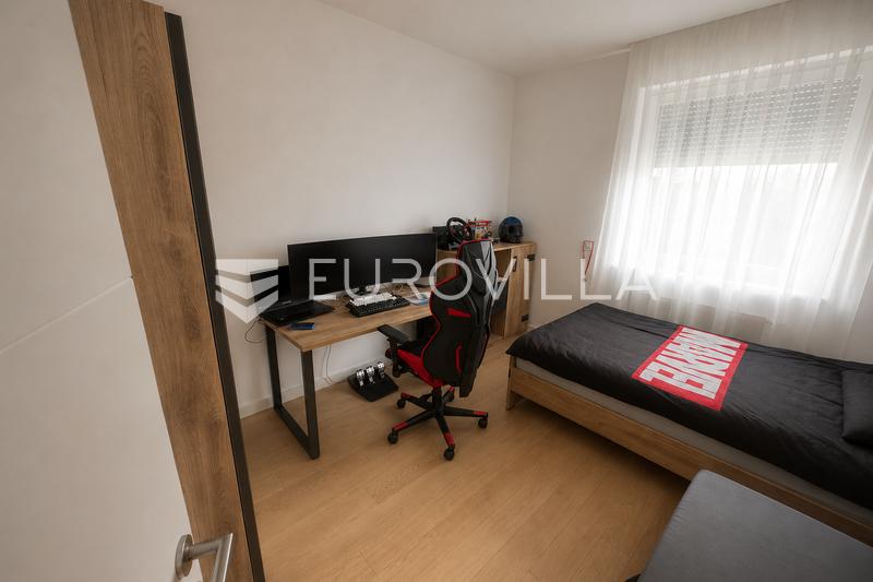 Zagreb, Heinzelova, VMD, neljän huoneen huoneisto 109 m², 2 autotallipaikkaa, varasto - 7