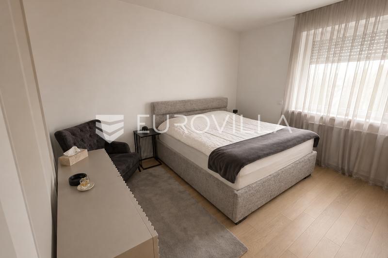Zagreb, Heinzelova, VMD, neljän huoneen huoneisto 109 m², 2 autotallipaikkaa, varasto - 4