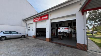 Đakovo, Centar, poslovna zgrada s automehaničarskom opremom