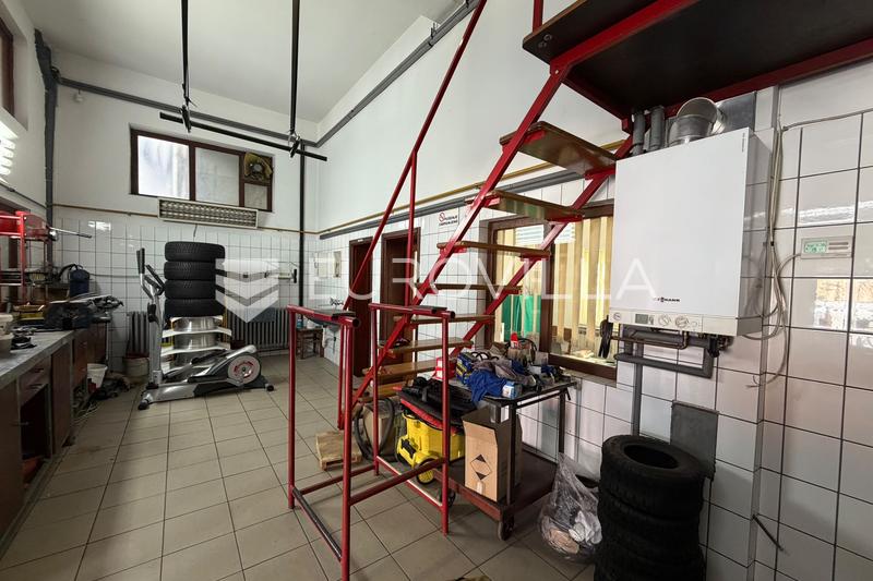 Dakovo, Centro Città - Edificio Commerciale con Attrezzature per Riparazioni Auto - 4