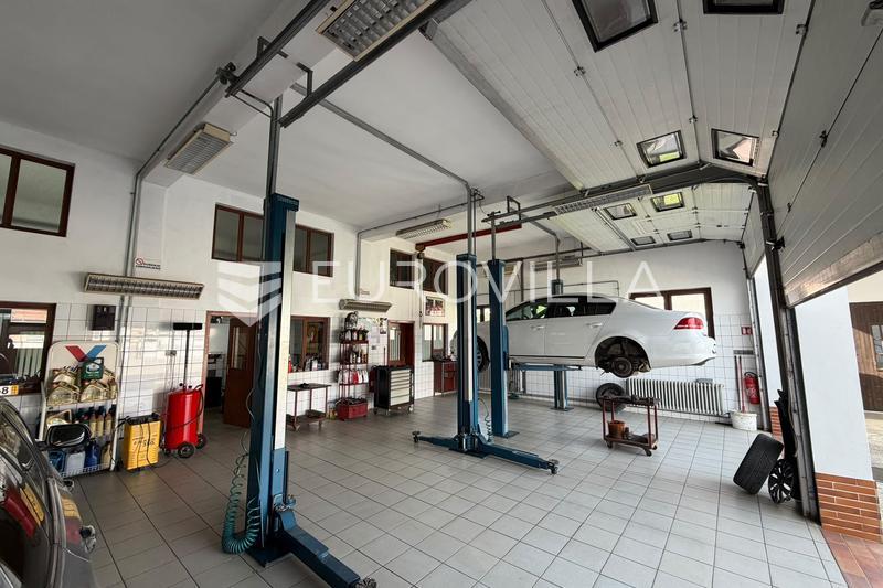 Dakovo, Centro Città - Edificio Commerciale con Attrezzature per Riparazioni Auto - 2