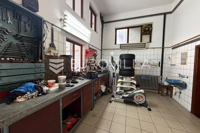 Dakovo, Centro Città - Edificio Commerciale con Attrezzature per Riparazioni Auto - 5