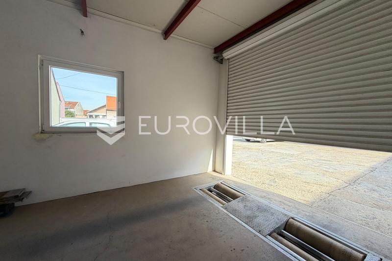 Dakovo, Centro Città - Edificio Commerciale con Attrezzature per Riparazioni Auto - 22