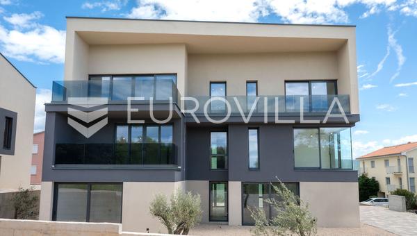 Krk, Krk kasabası, lüks yeni binada 105,54 m² dubleks daire.