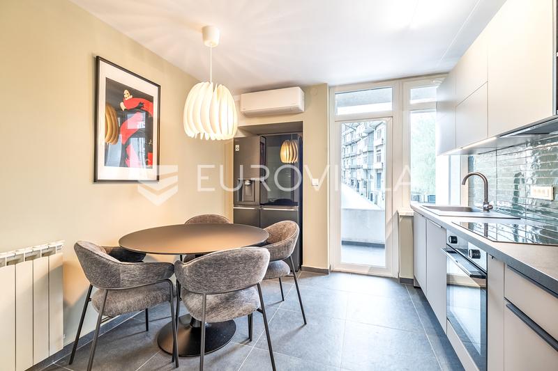 Zagreb, Savska, hiljattain remontoitu yksiö 66 m² loggialla - 3