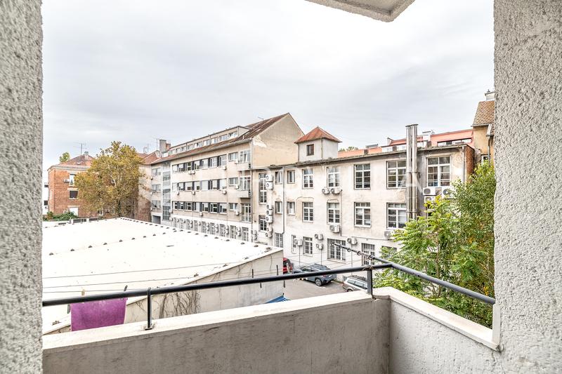 Zagreb, Savska, hiljattain remontoitu yksiö 66 m² loggialla - 8