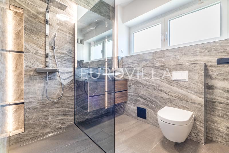 Zagreb, Šubićeva, prekrasan novo adaptiran stan/poslovni prostor u visokom prizemlju, 82 m2