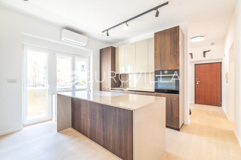 Zagreb, Šubićeva, prekrasan novo adaptiran stan/poslovni prostor u visokom prizemlju, 82 m2