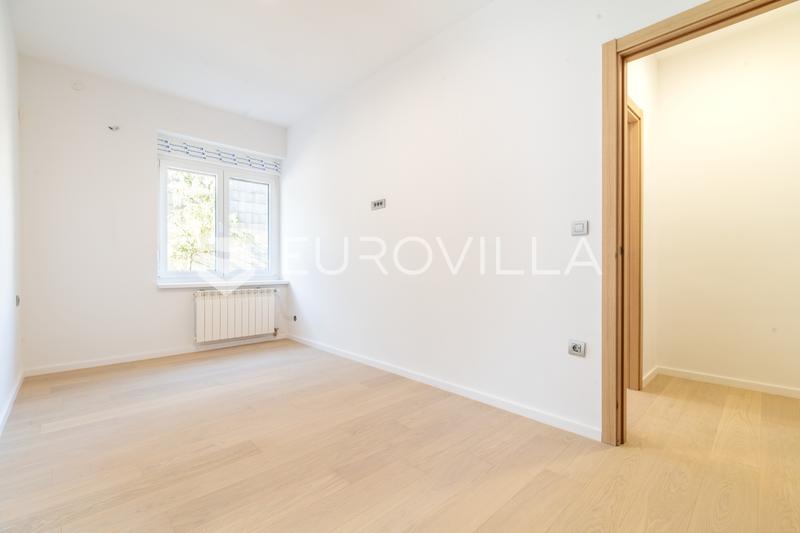 Zagreb, Šubićeva, prekrasan novo adaptiran stan/poslovni prostor u visokom prizemlju, 82 m2