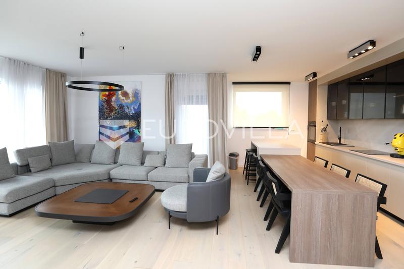 Istria, Pula, luxury penthouse 162 m² with sea view in a prime location