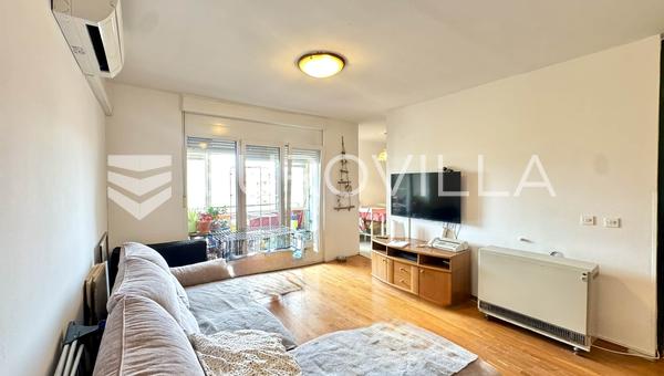 Pula, Sijana, rummelig lejlighed med parkering og elevator