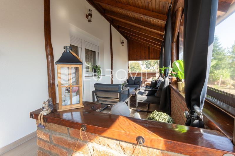 Mandićevac, prekrasna uređena kuća s vrtom i terasom, 145 m² - 8