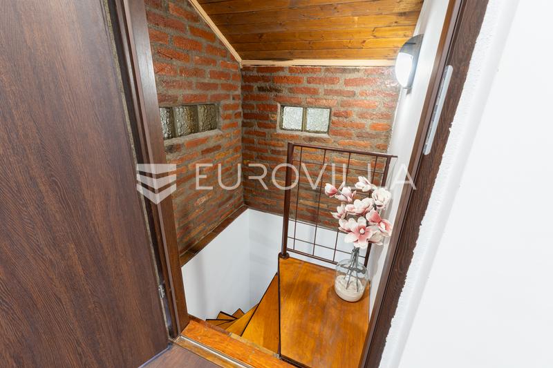 Mandićevac, prekrasna uređena kuća s vrtom i terasom, 145 m² - 21