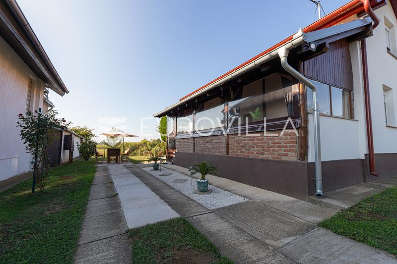 Mandićevac, prekrasna uređena kuća s vrtom i terasom, 145 m² - 27
