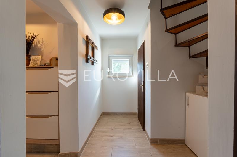 Mandićevac, prekrasna uređena kuća s vrtom i terasom, 145 m² - 10