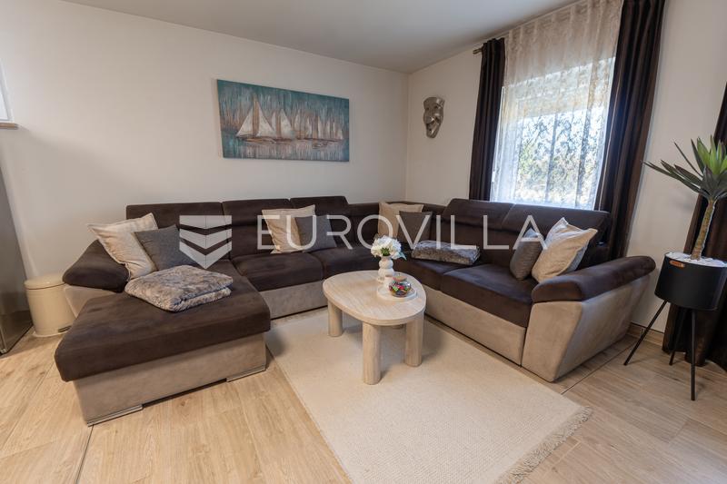 Mandićevac, prekrasna uređena kuća s vrtom i terasom, 145 m² - 17