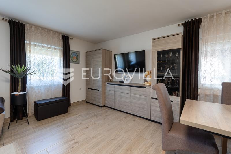 Mandićevac, prekrasna uređena kuća s vrtom i terasom, 145 m² - 14