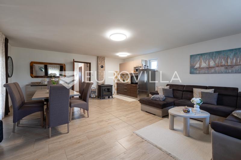 Mandićevac, prekrasna uređena kuća s vrtom i terasom, 145 m² - 11