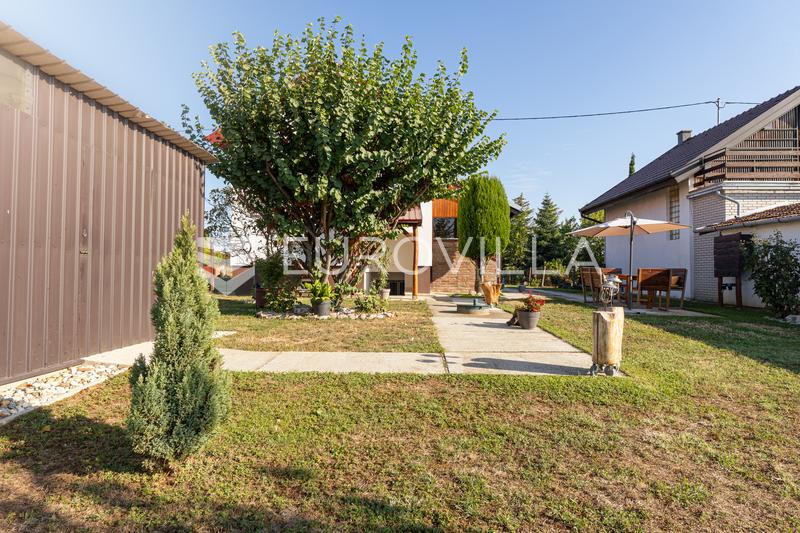 Mandićevac, prekrasna uređena kuća s vrtom i terasom, 145 m² - 6