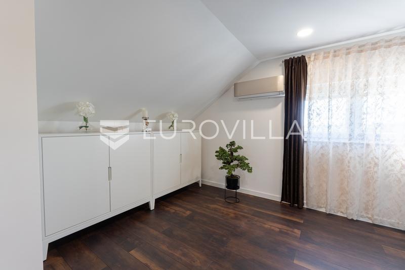 Mandićevac, prekrasna uređena kuća s vrtom i terasom, 145 m² - 25