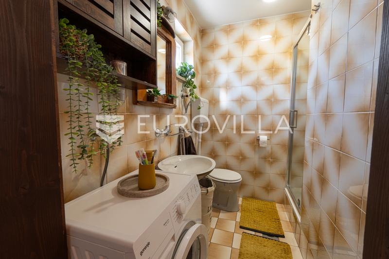 Mandićevac, prekrasna uređena kuća s vrtom i terasom, 145 m² - 30