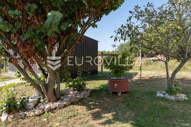 Mandićevac, prekrasna uređena kuća s vrtom i terasom, 145 m² - 26