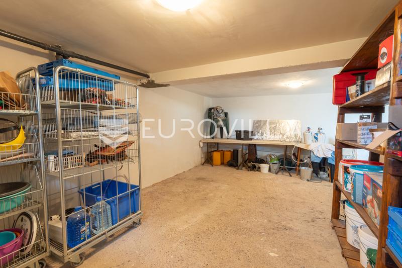 Mandićevac, prekrasna uređena kuća s vrtom i terasom, 145 m² - 33