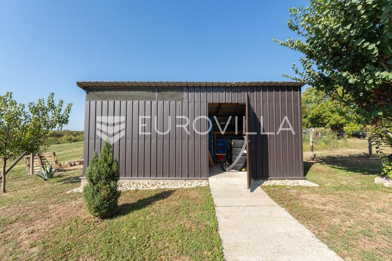 Mandićevac, prekrasna uređena kuća s vrtom i terasom, 145 m² - 34