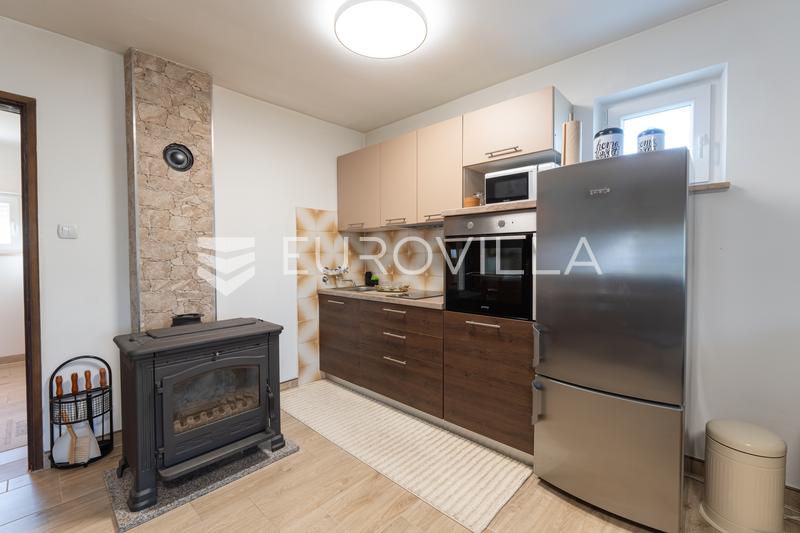Mandićevac, prekrasna uređena kuća s vrtom i terasom, 145 m² - 13