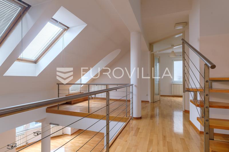 Zagreb, Trešnjevka, VMD, luksuzan troetažan stan s terasom, otvoreni pogled - 34