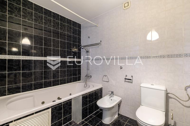 Zagreb, Trešnjevka, VMD, luksuzan troetažan stan s terasom, otvoreni pogled - 36