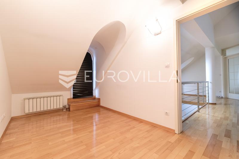 Zagreb, Trešnjevka, VMD, luksuzan troetažan stan s terasom, otvoreni pogled - 31