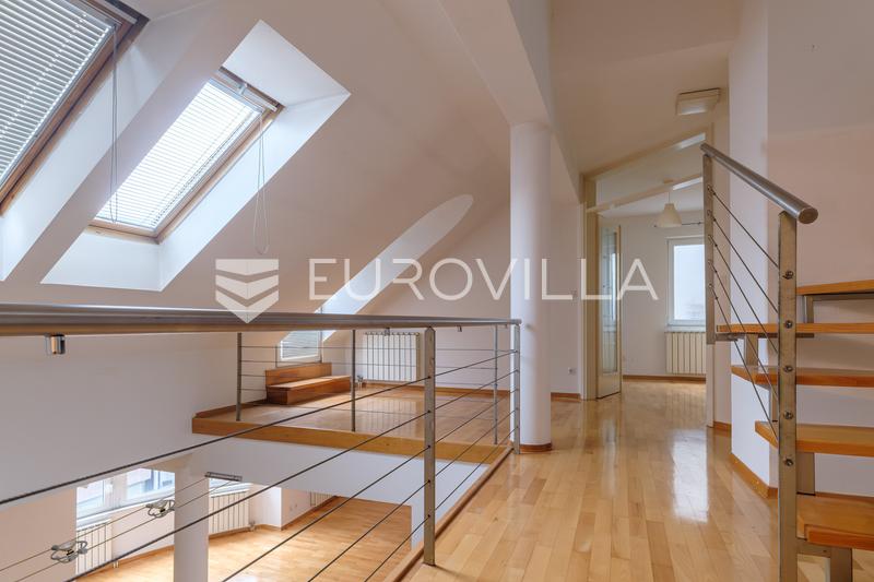 Zagreb, Trešnjevka, VMD, luksuzan troetažan stan s terasom, otvoreni pogled - 33