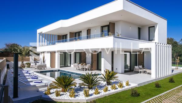 Zadar, uma villa de luxo com piscina - Uma combinação perfeita de elegância e conforto.
