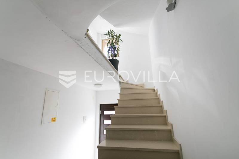 Zagreb, Mikulici, smukt familiehus 325 m² - 4